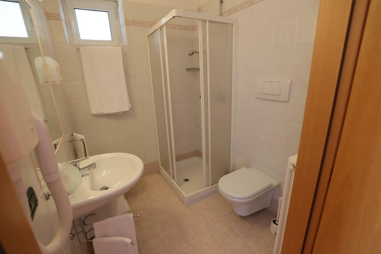 Hotel Da Roberto Λατζίζε Εξωτερικό φωτογραφία