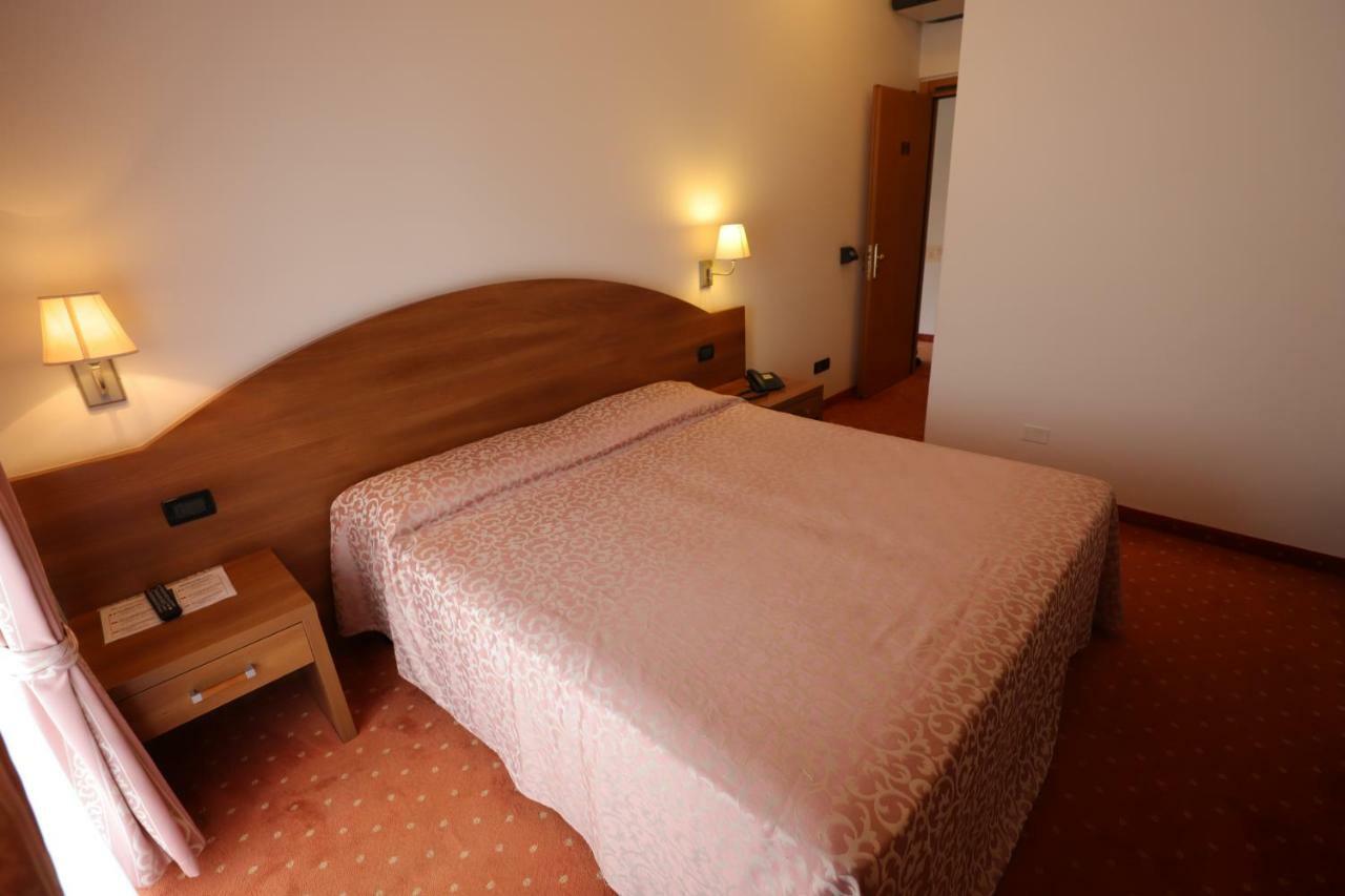Hotel Da Roberto Λατζίζε Εξωτερικό φωτογραφία